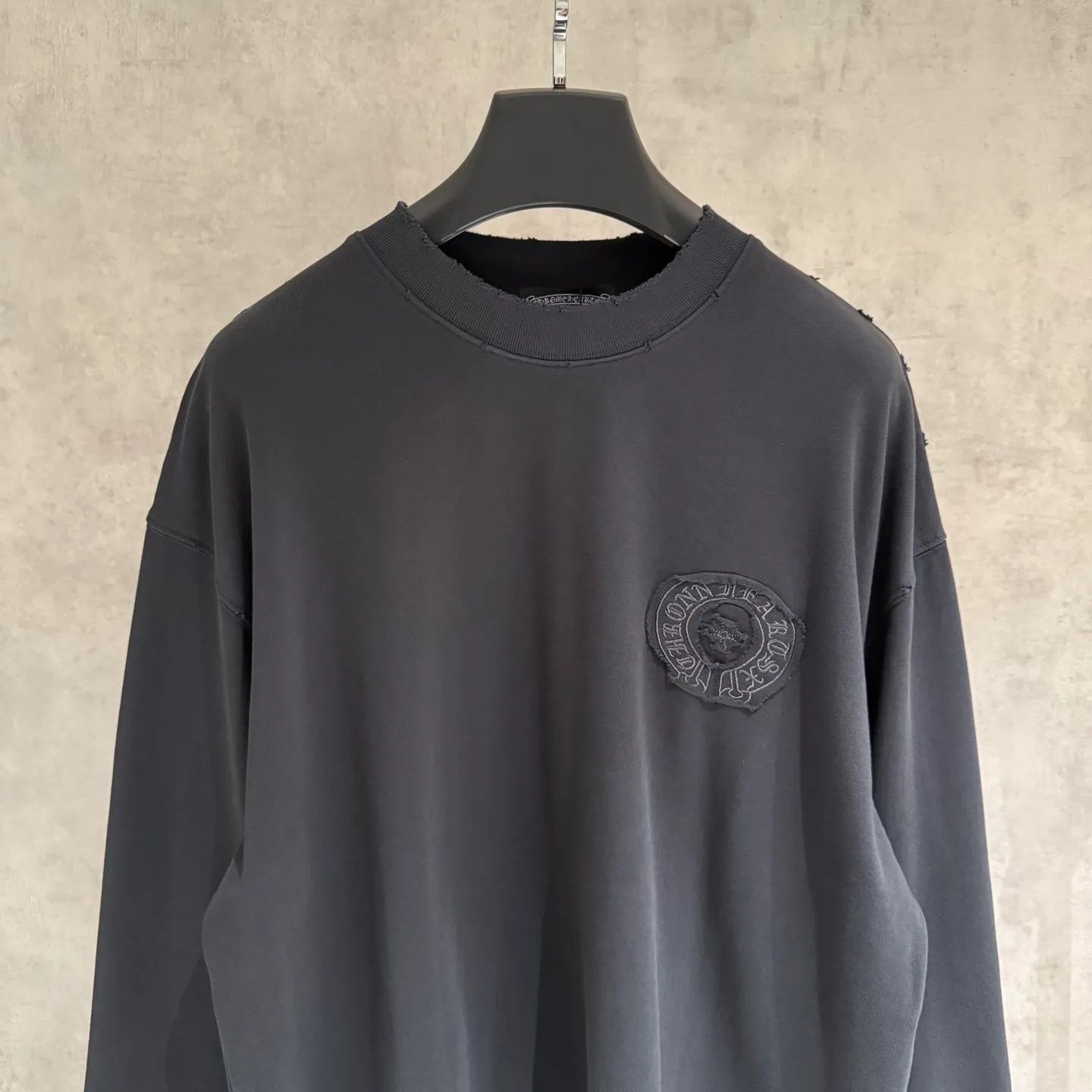 🅿️330 [Strict quality control] CH Croixin's new long-sleeved sweatshirt T-shirt. Heavy 340g double yarn fabric. Wash the whole garment twice. Frayed and torn on all four sides. Heavy fabric. The neckline is made of icy Salona. Loose fit. Deep, wide and stylish. No deformation or shrinkage. Color: 3 colors, black, white and gray. Size: M-2xl